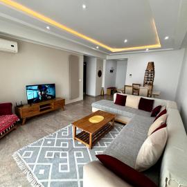 Abilia Apt - À Proximité de l'Aéroport - Parking gratuit et Wi-Fi rapide, Hotel in La Soukra