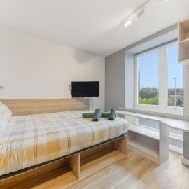 Brand New Student Only Studios In Central Leeds, hotel in Elland