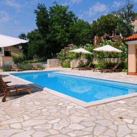 Villa Marina, Spacious 4 Bedroom Villa with Access to Two Shared Pools, Hotel in Koromačno