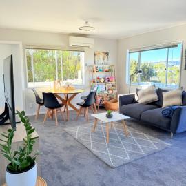 Renovated Entire 2BR Flat, Comfort, Scenic Views, Free Parking & 10 min to Ferry, Stadium