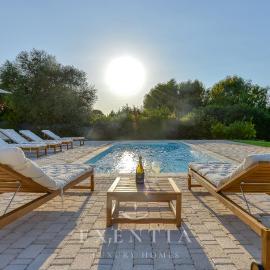 Sea View Villa with Pool facing Ortigia, Etna View