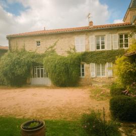 Au cœur des monts d'auvergne, hotel in Trézioux