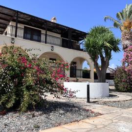 Charming Erimi Villa with Private Pool and Garden View, Hotel in Erimi