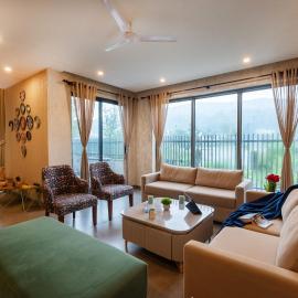 SaffronStays Pebble House - 3BR riverside villa with glass walls, terraces & Nun River views, Dehradun, hotel in Dehradun
