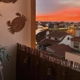 1 Bedroom SeaView Apart with private balcony, 5 min from beach Costa da Caparica