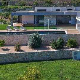 Villa contemporaine classée 5 étoiles avec piscine Antibes, hotel in Antibes