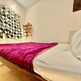 Hippy Trail Guest House and Dorms، فندق في أرامبول