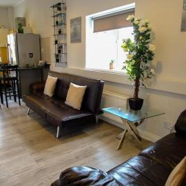The Dock, South Shields 2 bedrooms sleeps 5 long stay and contractor rates welcome, hotel in South Shields