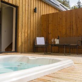 Forest Corner Luxury Apartment with Hot Tub, khách sạn ở North Ballachulish