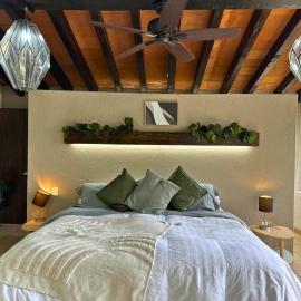 Casa Haru Alberca climatizada Jardín, asador y tombling, Capacidad 18 personas, 6 recámaras 4 baños 10 camas Estacionamiento para 4 autos Salida 8 pm, hotel v destinácii Cuernavaca