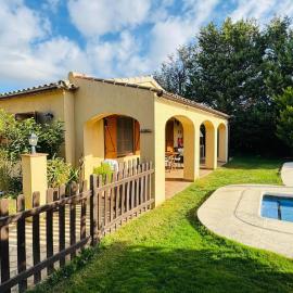 Apartment with private pool and garden, Hotel in San Martín Sarroca