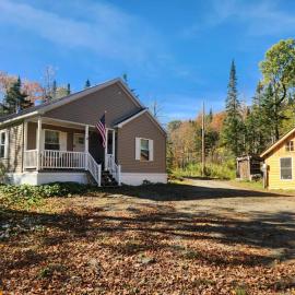 Belvidere Mountain Vista Home by Stowe Jay Peak Smuggs Long Trail, hotel in Belvidere Center