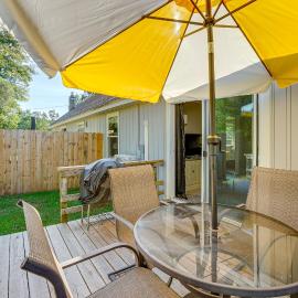 Wayland Retreat w/ Deck: Walk to Downtown!, hotel a Wayland