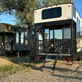Buffalo Drift Tiny Home, hotel in Interior