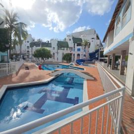 Apartamento 3 Hab Rodadero piscina 2 min de la playa, hotel in Rodadero