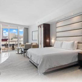FontaineBleau Resort Balcony w Ocean and City View, отель в Майами-Бич