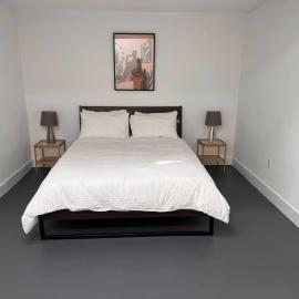 Private guest suite with bathroom and sitting area, hotel a Halifax