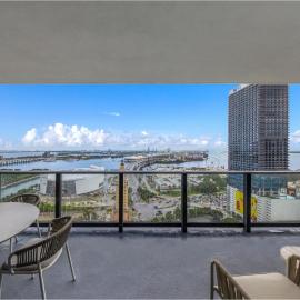 Luxury 2BR Downtown Miami Condo - Pool - GYM