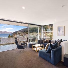 5 bedroom modern apartment in the heart of QT, hotel in Queenstown