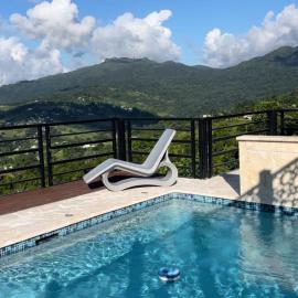 Entire home for 2 with private pool and plenty of amenities in Rio Grande, Puerto Rico, hotel em Río Grande