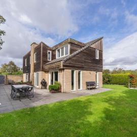 Luxe vrijstaande recreatiewoning met tuinsauna