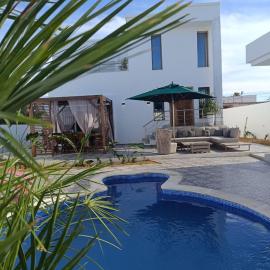 Viesnīca Family Friendly Villa and Studio with Swimming Pool pilsētā Awlād ‘Umar