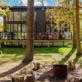 3-bedroom Lakefront Villa #5, хотел в Lakefield