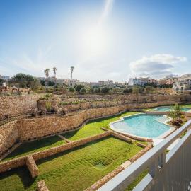 Qala Skyview Penthouse with Pool, Sunsets and BBQ Area, ξενοδοχείο σε Qala