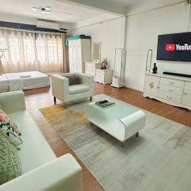 Spacious, just an 850m walk to MRT Rama 9 station