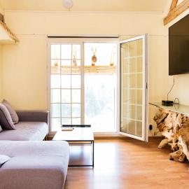Duplex dans grande ferme rénovée, hotel in Divonne-les-Bains