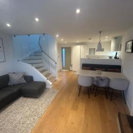 Escape to Infinity!, hotel v mestu Guernsey