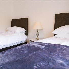 House Sleeps 6 - Parking Garden Family&Contractors, hotel in Walsall