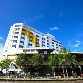 Sunday Near Jonker Street