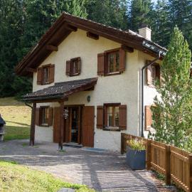 Charming ski-in ski-out mountain hut, hotel di Lenzerheide