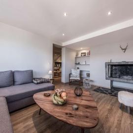 Charming 50m² apt in Courchevel 1850 - WiFi, terrace, ski locker - Sleeps 4 - Chenus quartier - FR-1-631-149, hotel in Courchevel