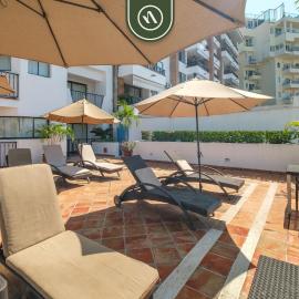 Amazing 2 BR Condo Overlooking the Pool - Romantic Zone, hotell sihtkohas Puerto Vallarta