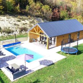 Holiday House Adamo, hotel in Selno