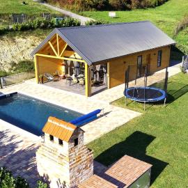 Holiday House Novus