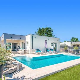 Villa Florentina by Villa Plus, Hotel in Štokovci