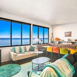 Waterfront Haven with Spectacular View in Bainbridge