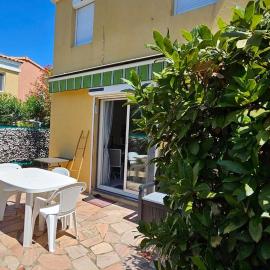 Seaside House for Four with Air Conditioning and Parking