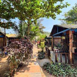 Peace Garden Beach Resort, hótel í Canacona