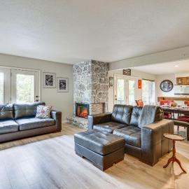 Osage Beach Home: Deck, Pool Access