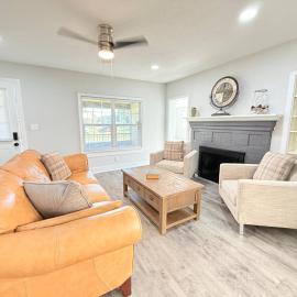 Charming Leesburg Cottage/Walk to HistoricDowntown, hotel in Leesburg
