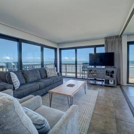 Corner Beachfront Condo with 270 Degree Gulf View and Wrap Around Balcony on Whitecap Beach Heated Pool Island House Unit 209, hotel a Corpus Christi