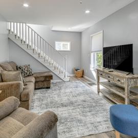 Walk to Main Street! Updated Norwich Home, hotel in Norwich