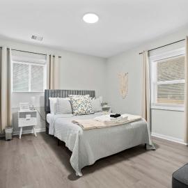 10 Min to Downtown - Smart Tvs - Fast Wi-Fi