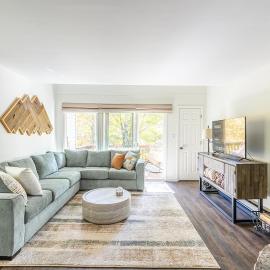 Beech Mountain Escape with Views, hotel a Beech Mountain