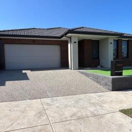 Ideal Family Home Near Parks & Donny with Garage, hotel in Kalkallo