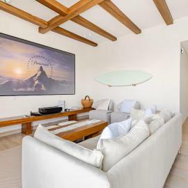 The Surfer's Yas 2BR plus Study Apartment, Full canal & pool view, Theme Parks Yas, Hotel in Yas Island